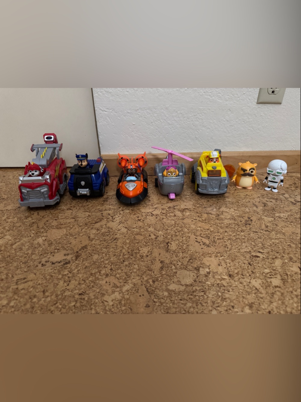 Kids Paw Patrol toy plus two figures!